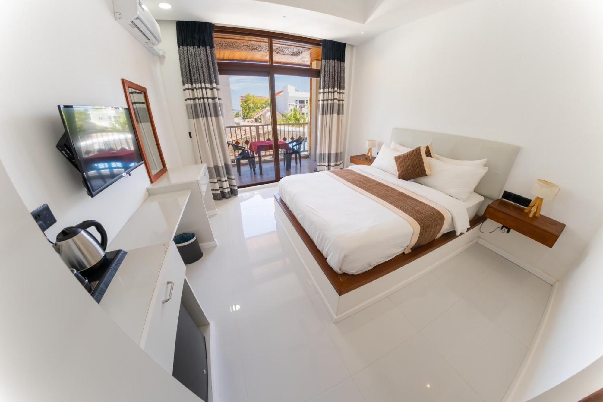 Heron Beach Hotel - The Best Maldivian Getaway In Dhiffushi,Maldives Exterior foto