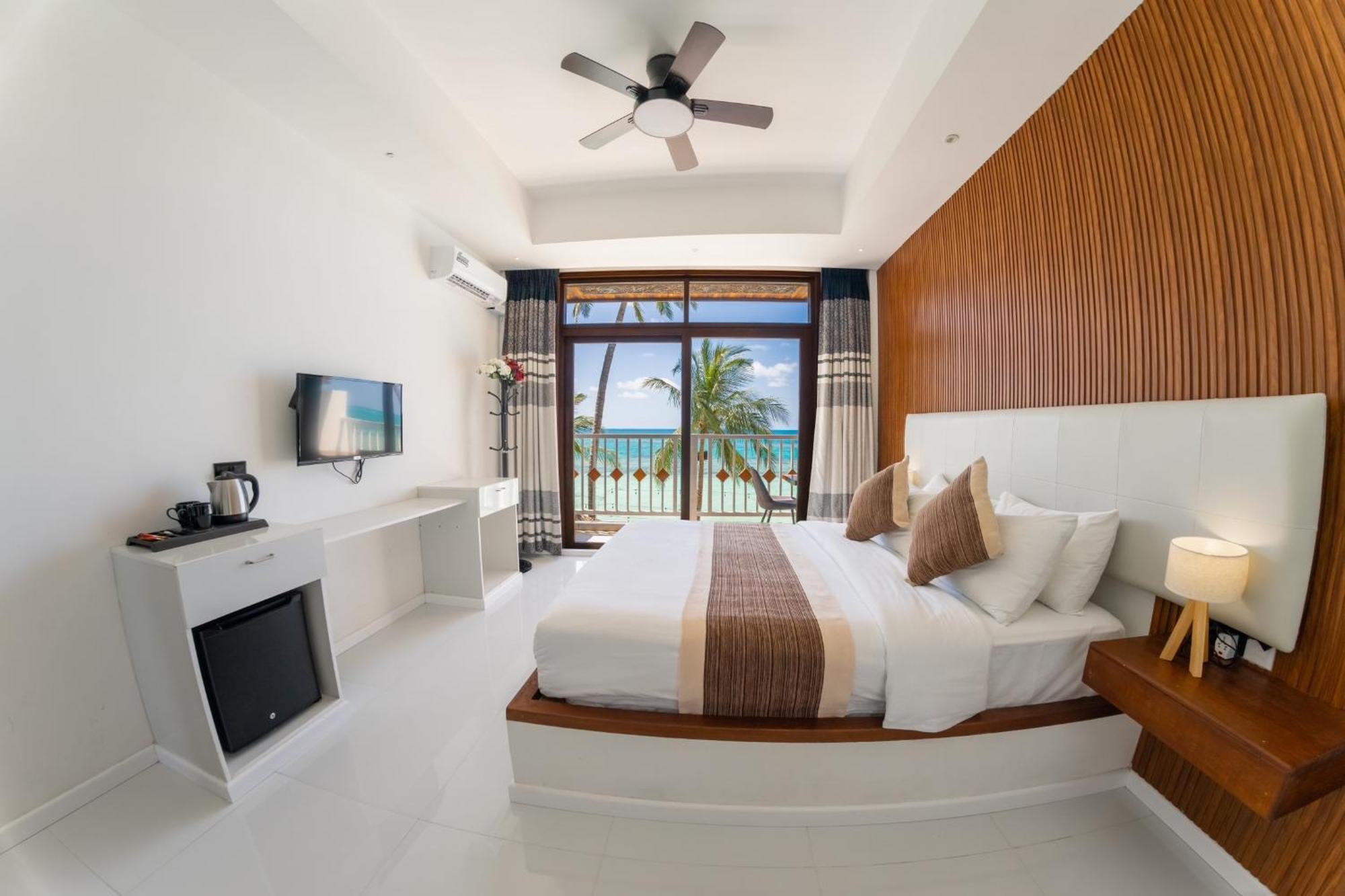 Heron Beach Hotel - The Best Maldivian Getaway In Dhiffushi,Maldives Exterior foto