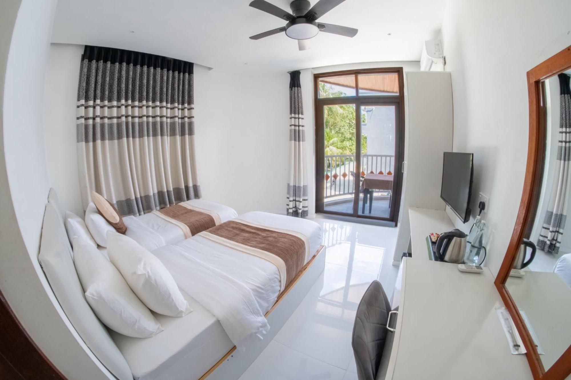 Heron Beach Hotel - The Best Maldivian Getaway In Dhiffushi,Maldives Exterior foto