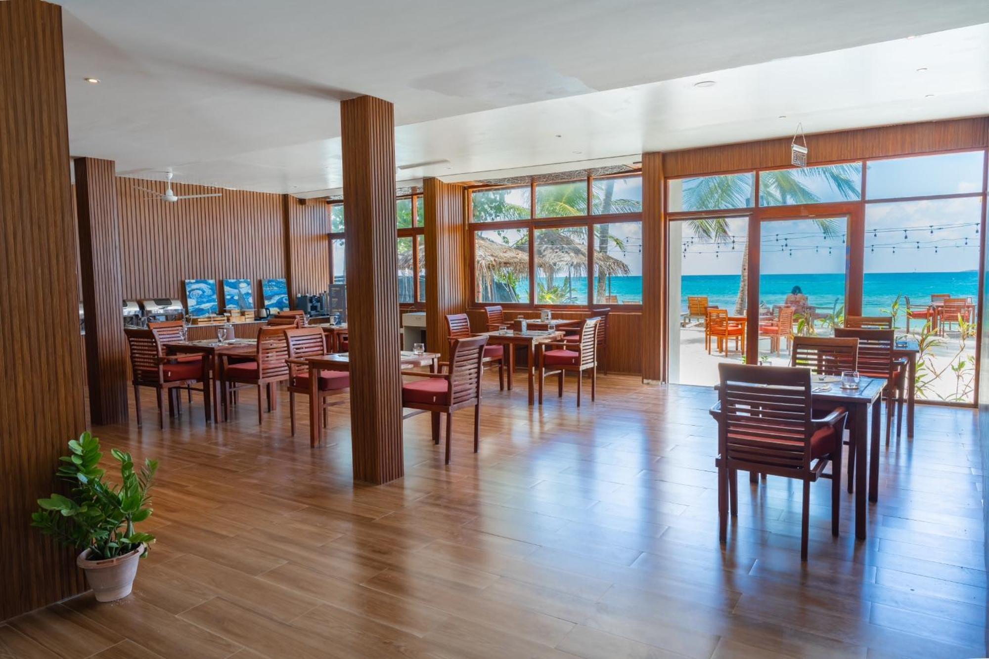 Heron Beach Hotel - The Best Maldivian Getaway In Dhiffushi,Maldives Exterior foto