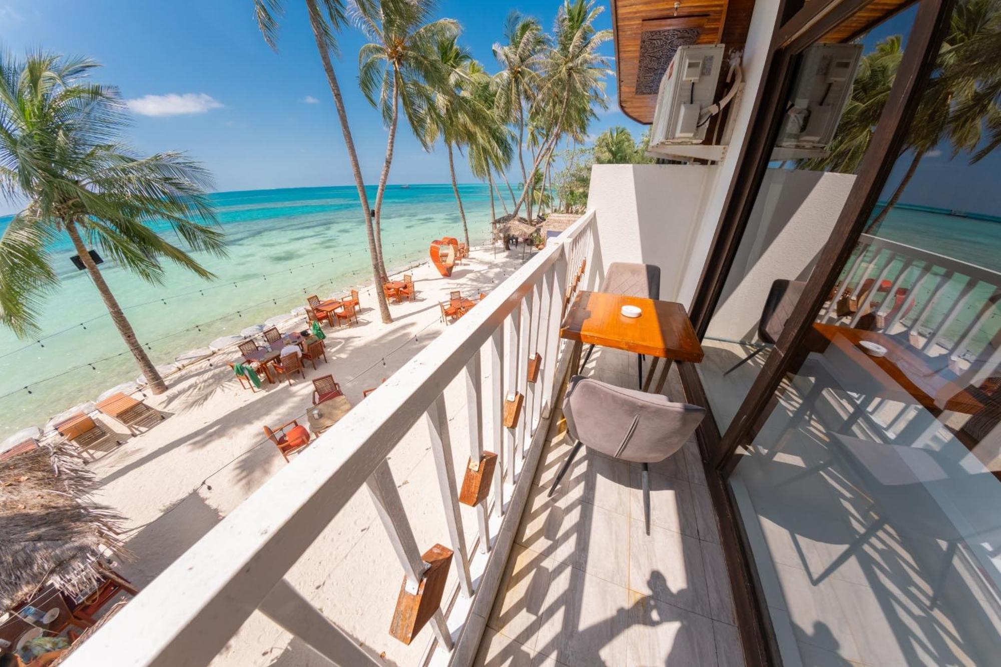 Heron Beach Hotel - The Best Maldivian Getaway In Dhiffushi,Maldives Exterior foto